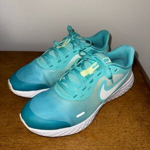 Nike Revolution Gig Girls Aqua Running Shoes 7 Y